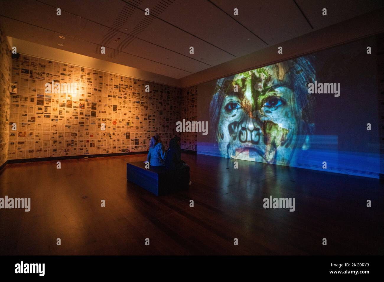 Adelaide, Australia. 21 novembre 2022. Una mostra alla galleria d’arte dell’Australia Meridionale di Nalini Malani (b Karachi 1946) che trae spunto dalla storia, dalla cultura e dalla sua esperienza diretta come rifugiato della partizione dell’India e dal retaggio del colonialismo e della de-colonizzazione, l’opera di Malani esplora la violenza, la E la politica dell'identityCredit: amer Ghazzal/Alamy Live News Foto Stock