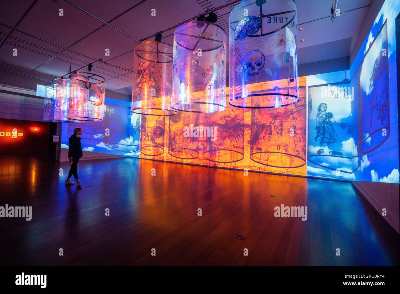 Adelaide, Australia. 21 novembre 2022. Una mostra alla galleria d’arte dell’Australia Meridionale di Nalini Malani (b Karachi 1946) che trae spunto dalla storia, dalla cultura e dalla sua esperienza diretta come rifugiato della partizione dell’India e dal retaggio del colonialismo e della de-colonizzazione, l’opera di Malani esplora la violenza, la E la politica dell'identityCredit: amer Ghazzal/Alamy Live News Foto Stock