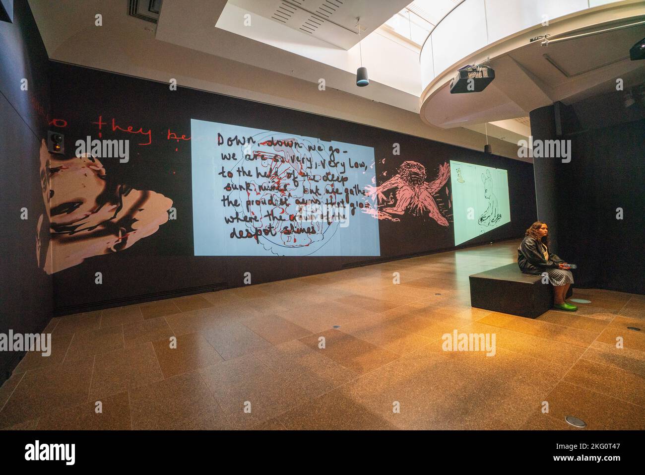 Adelaide, Australia. 21 novembre 2022. Una mostra alla galleria d’arte dell’Australia Meridionale di Nalini Malani (b Karachi 1946) che trae spunto dalla storia, dalla cultura e dalla sua esperienza diretta come rifugiato della partizione dell’India e dal retaggio del colonialismo e della de-colonizzazione, l’opera di Malani esplora la violenza, la E la politica dell'identityCredit: amer Ghazzal/Alamy Live News Foto Stock