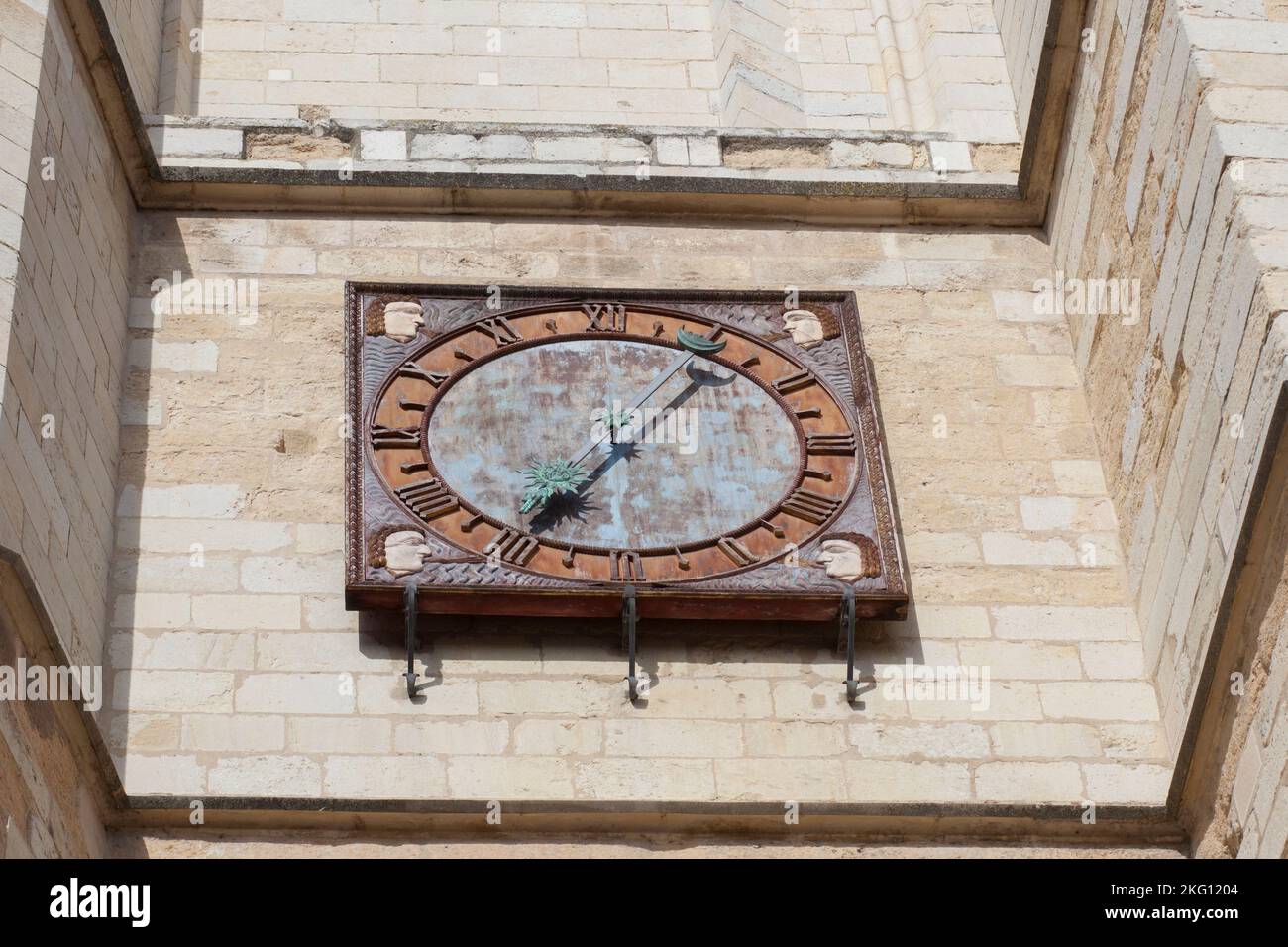 Cattedrale di Leon Torre Ovest con orologio, Leon, Spagna. Primo piano Foto Stock