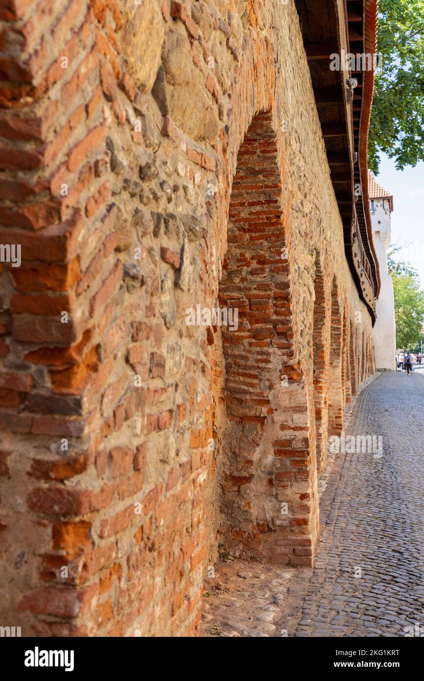 3rd recinto di fortificazioni della città medievale, che comprende torri di difesa e tende costruite nel periodo 1357-1366 è monumenti storici in Foto Stock
