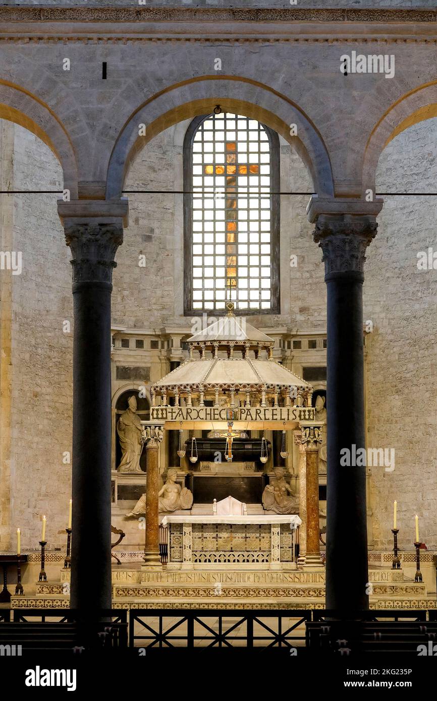 Basilica di San Nicola, Bari, Italia. Coro Foto Stock