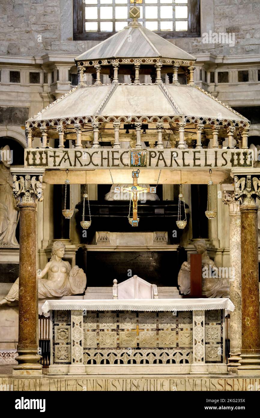 Basilica di San Nicola, Bari, Italia. Coro Foto Stock