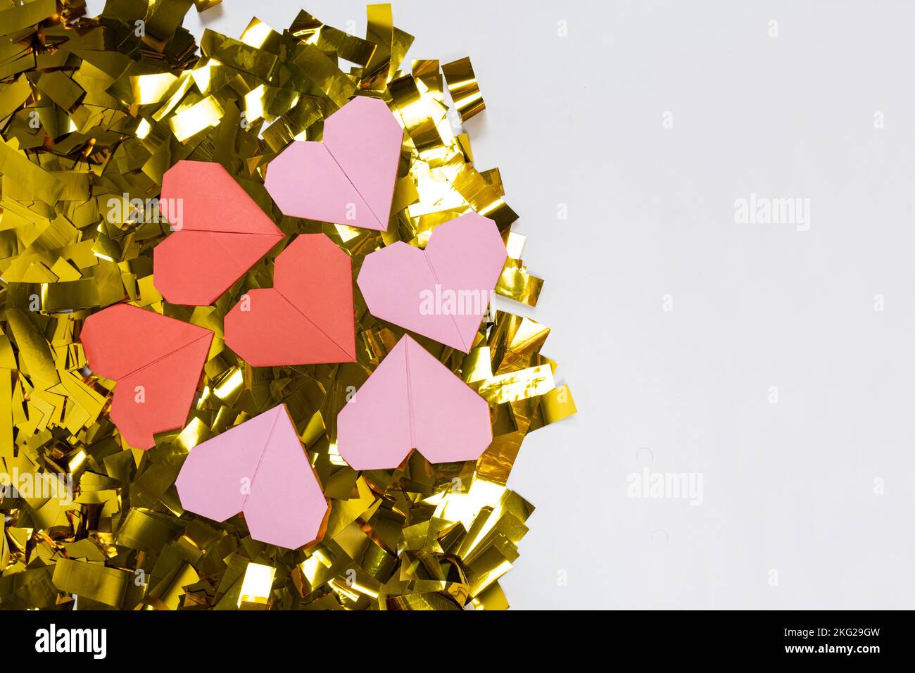 Origami per San Valentino - cuori fatti di carta, fai da te, banner con posto per il testo Foto Stock