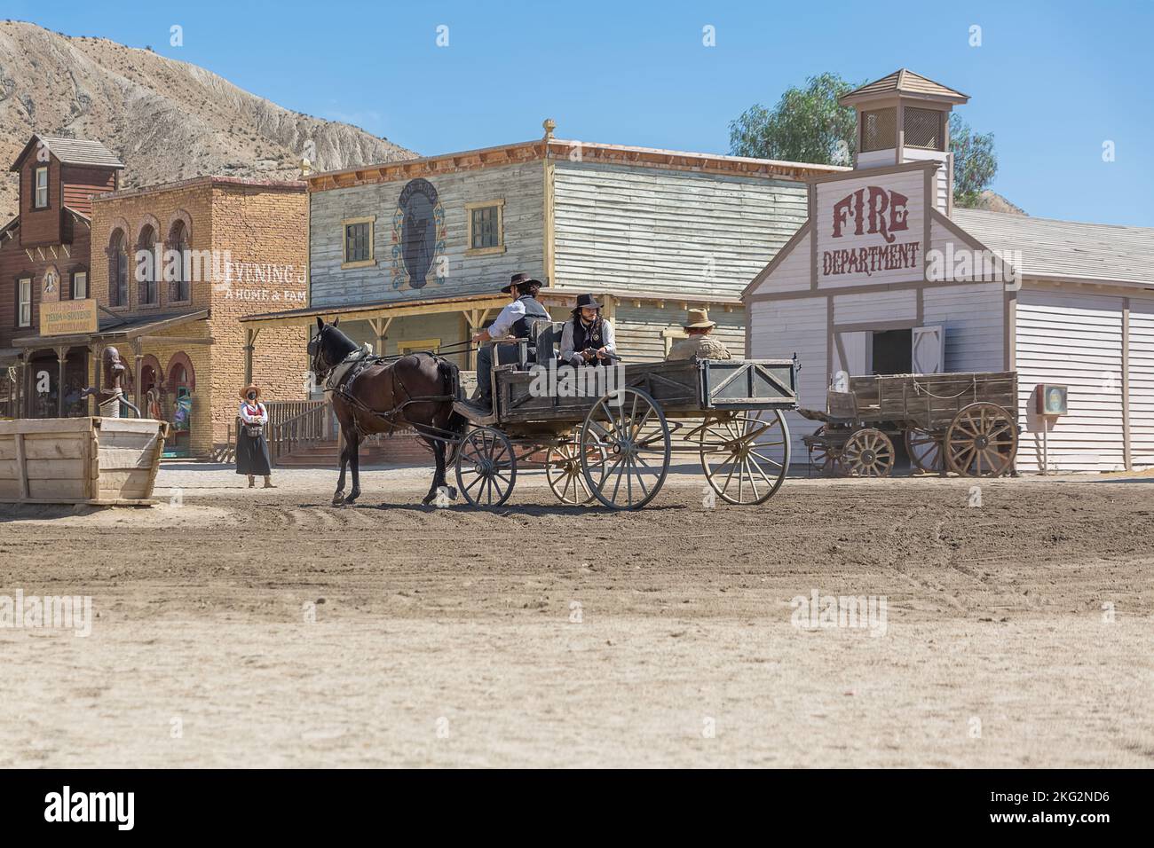 Alméria Spagna - 09 15 2021: Spettacolo dal vivo di scene di cowboy, con 3 cowboy in carro, su Oasys - Mini Hollywood, spagnolo Western parco a tema, noi Foto Stock