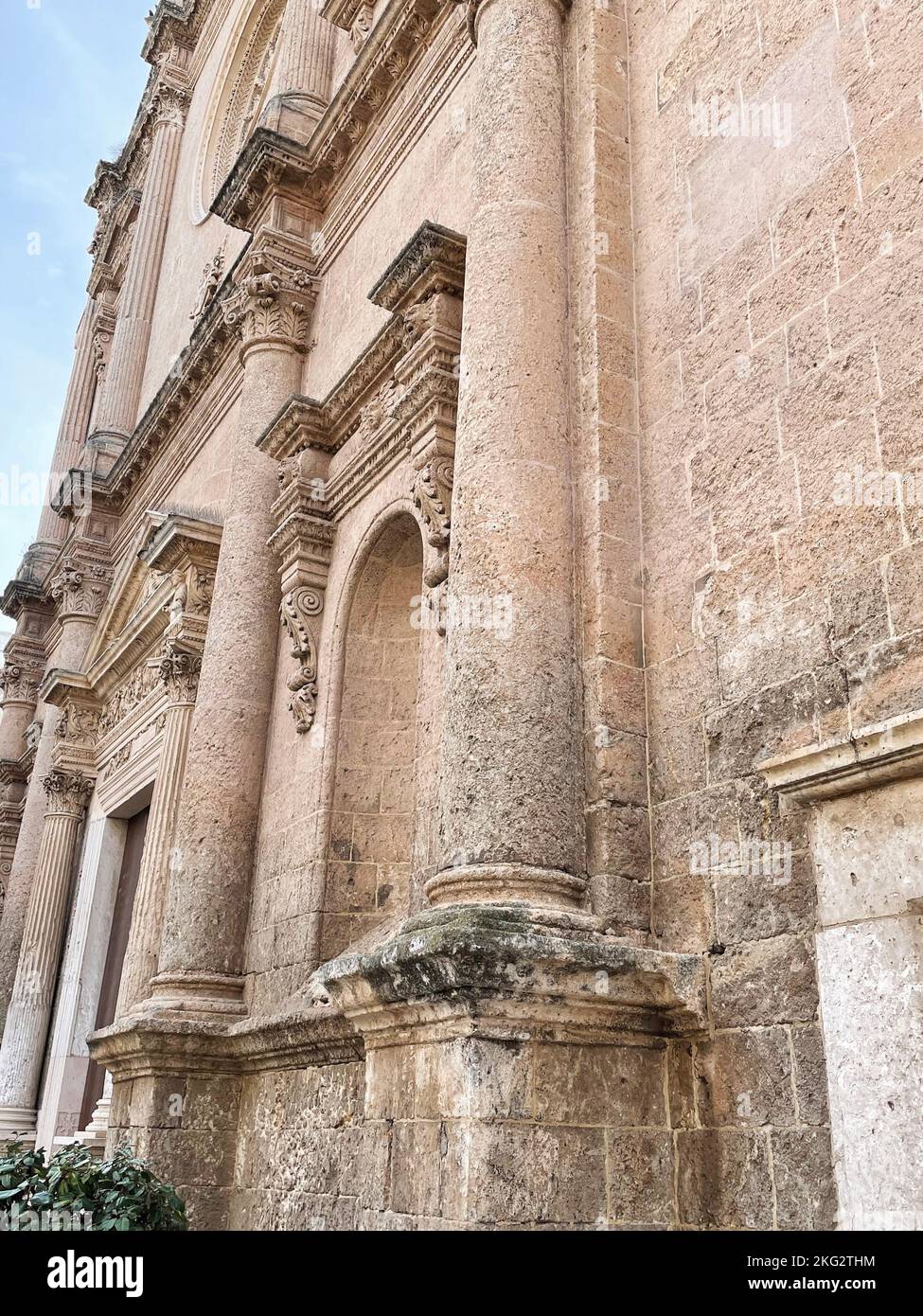 Fasano, Italia. Vista esterna della Chiesa Madre di San Giovanni Battista, 14th-18th ° secolo in stile rinascimentale. Dettagli architettonici. Foto Stock