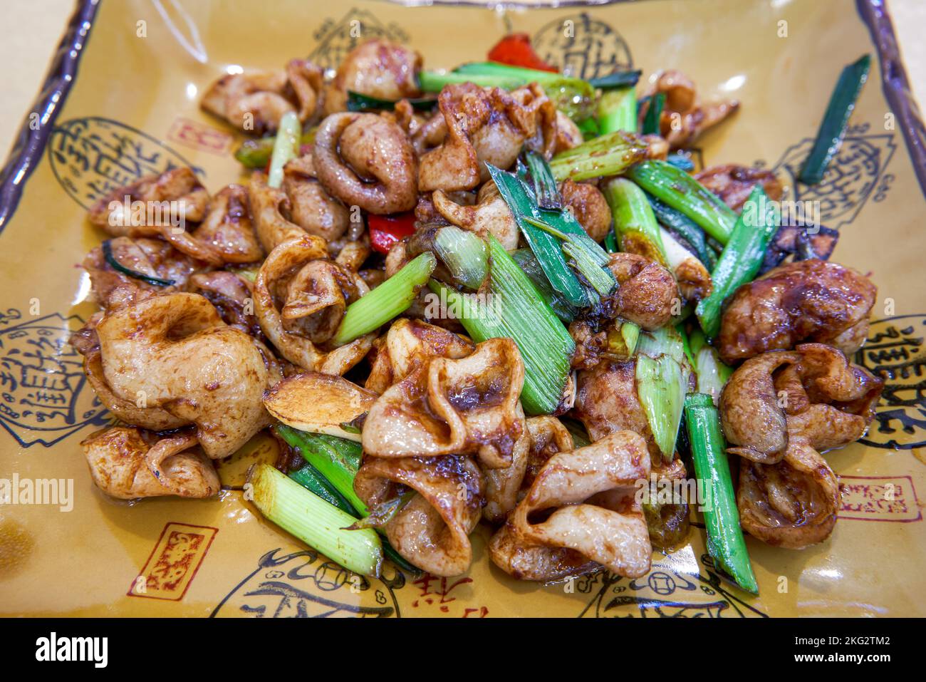 Un delizioso piatto cinese, profondo-fritto intestino crasso. Foto Stock