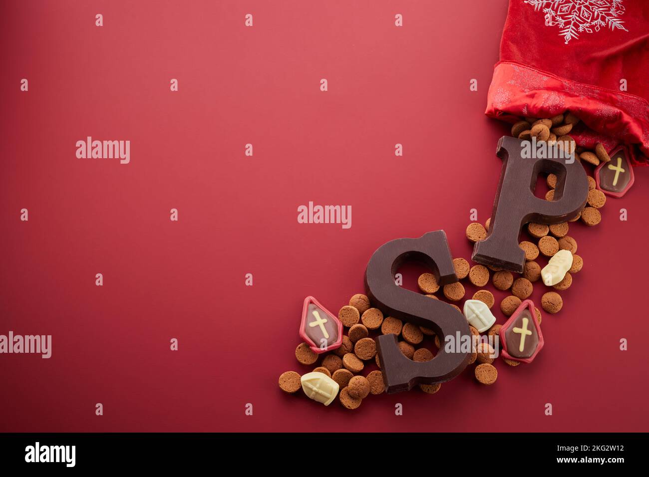 Vacanza olandese Sinterklaas sfondo con dolci tradizionali e lettera al cioccolato. Foto Stock