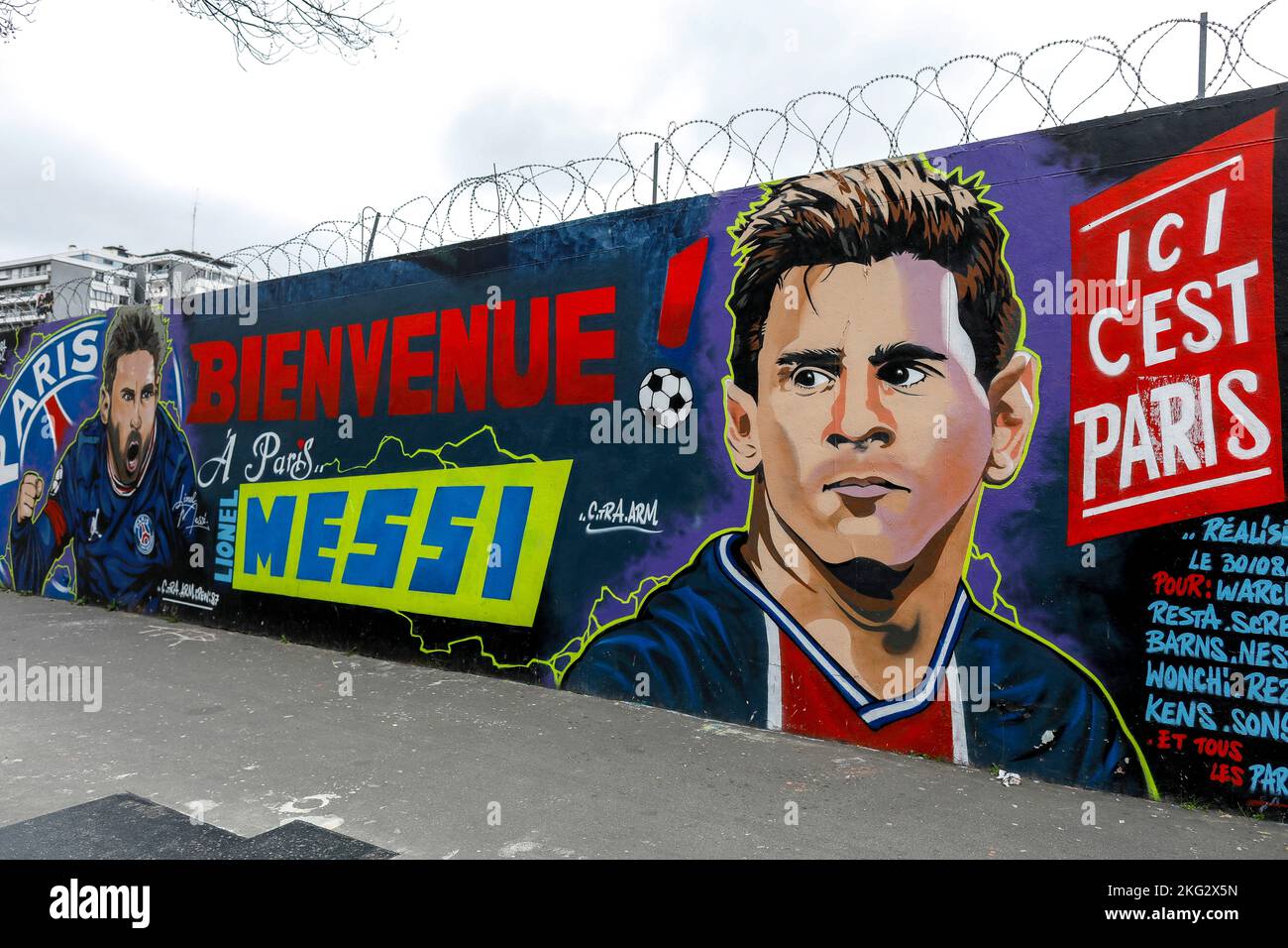 Muro di strada coperto di Street art da Citra-Arm Crew a Parigi, Francia Foto Stock