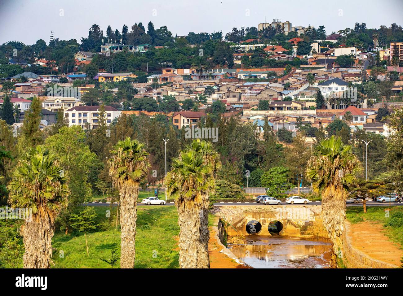 Ponte, strada ed edifici a Kigali, Rwanda Foto Stock
