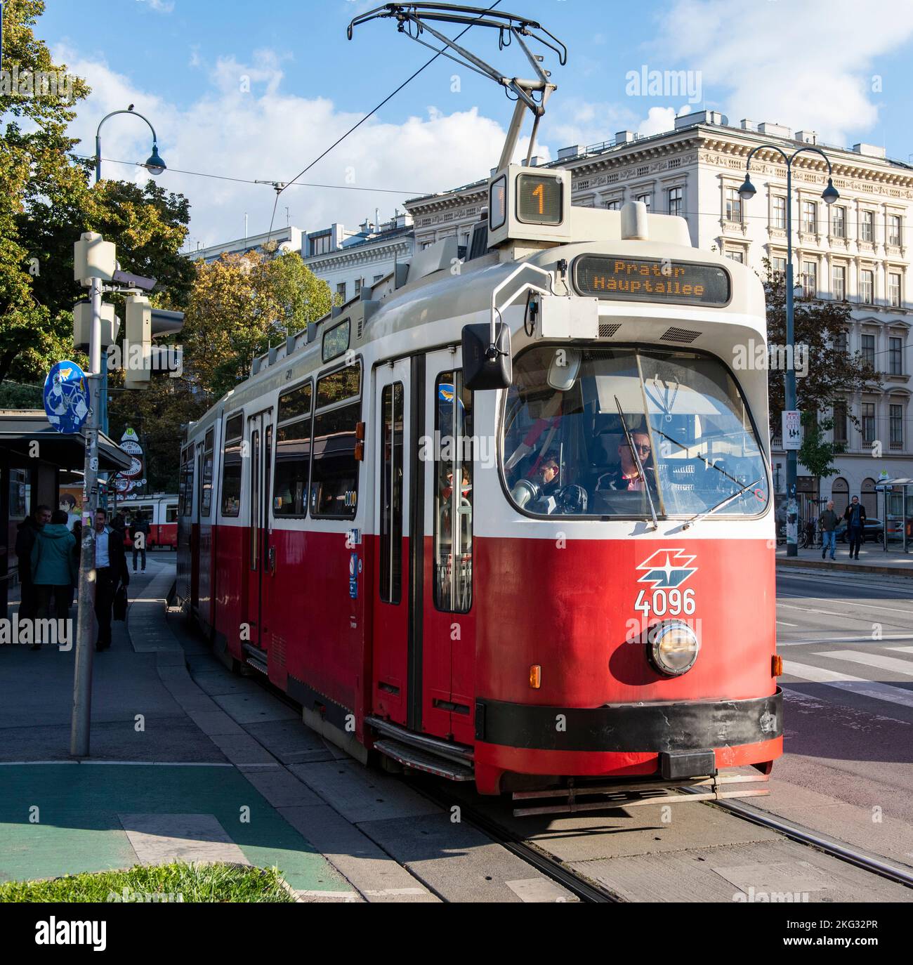 Tram su Burgring a Vienna, Austria Europa UE Foto Stock