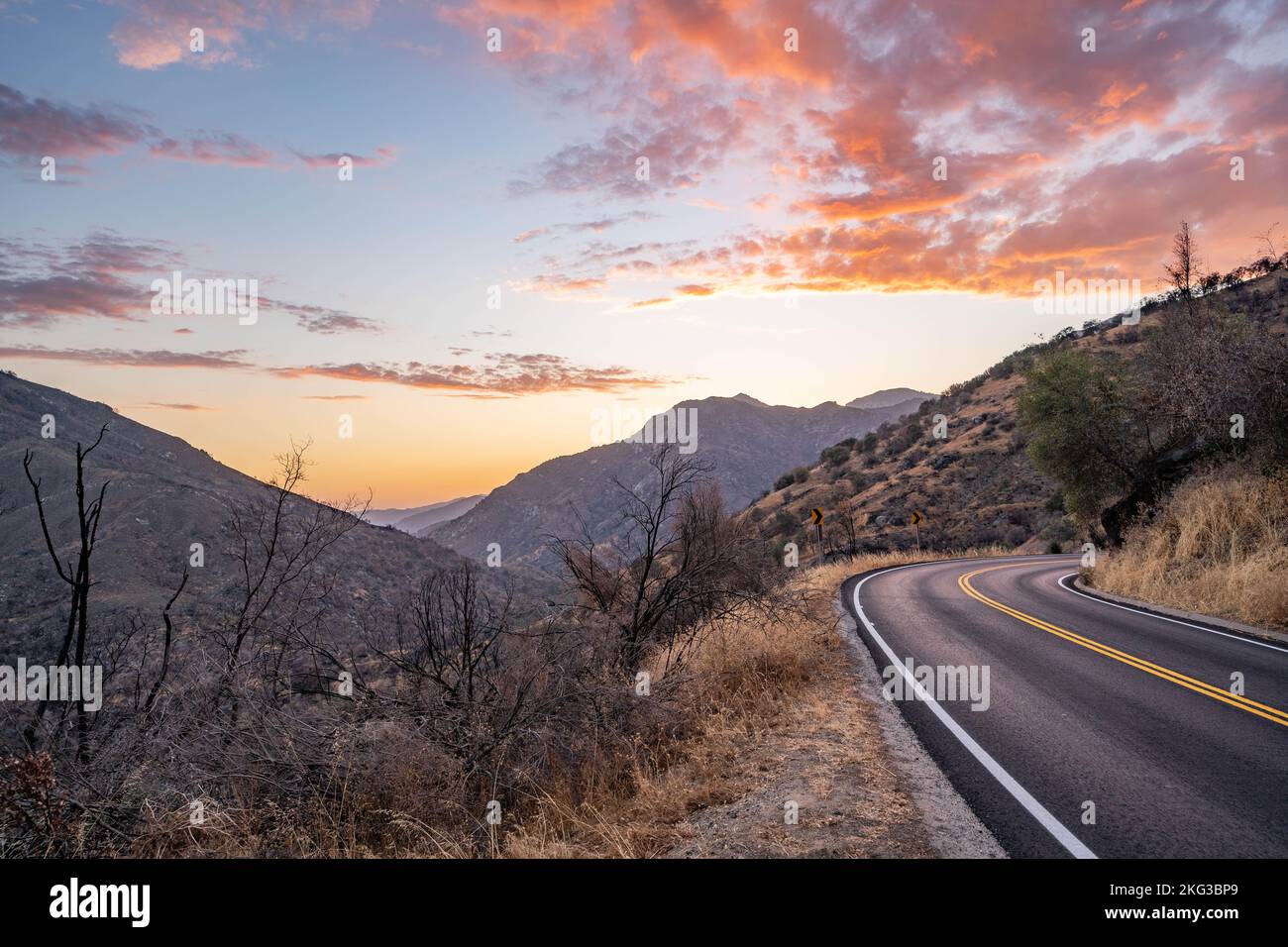 Avventura in viaggio al tramonto nel Parco Nazionale di Sequoia, California Foto Stock