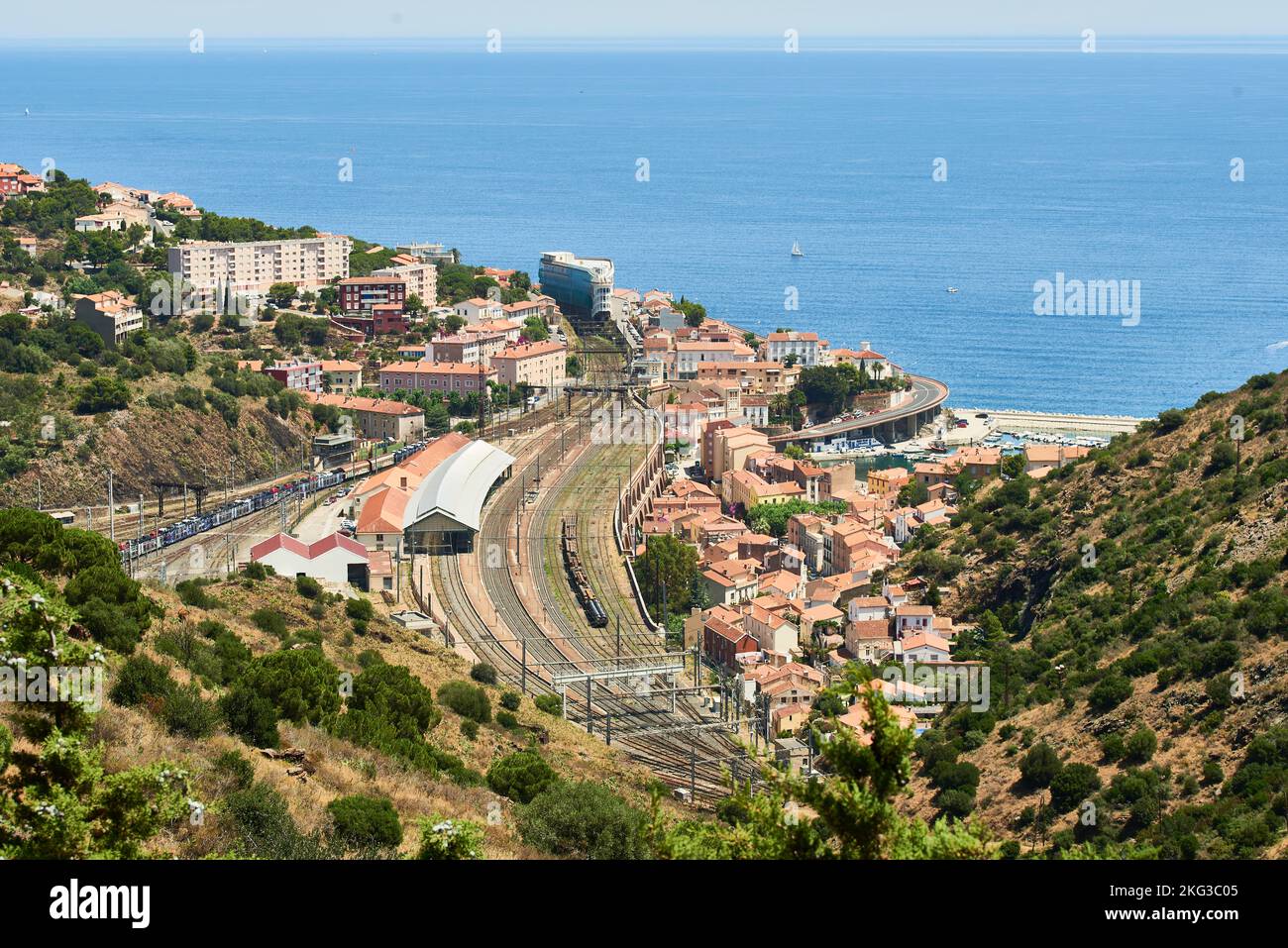 Vista della stazione ferroviaria di Cerbere città, Francia, Europa. Foto Stock
