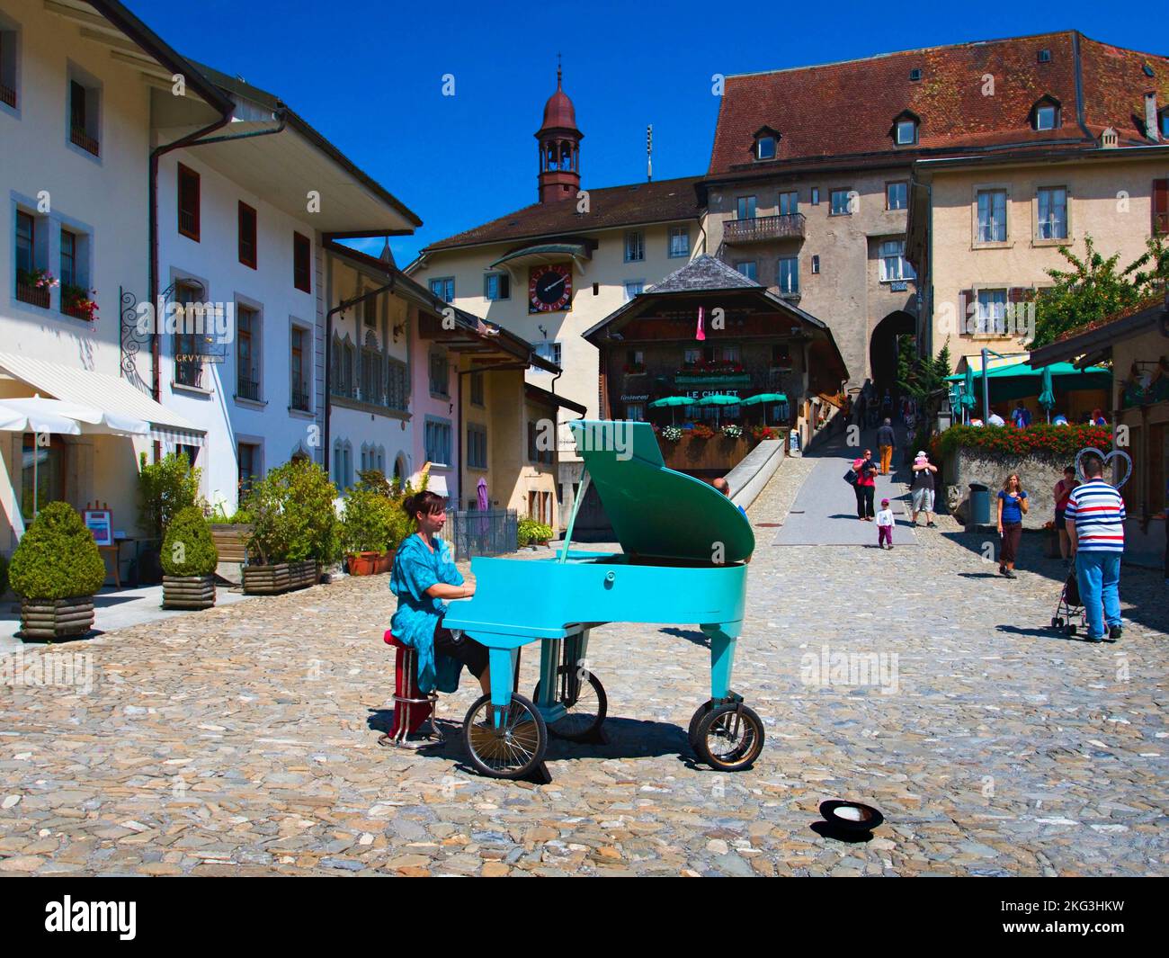 La città di Gruyere nel cantone di Friburgo nelle Alpi svizzere. Foto Stock