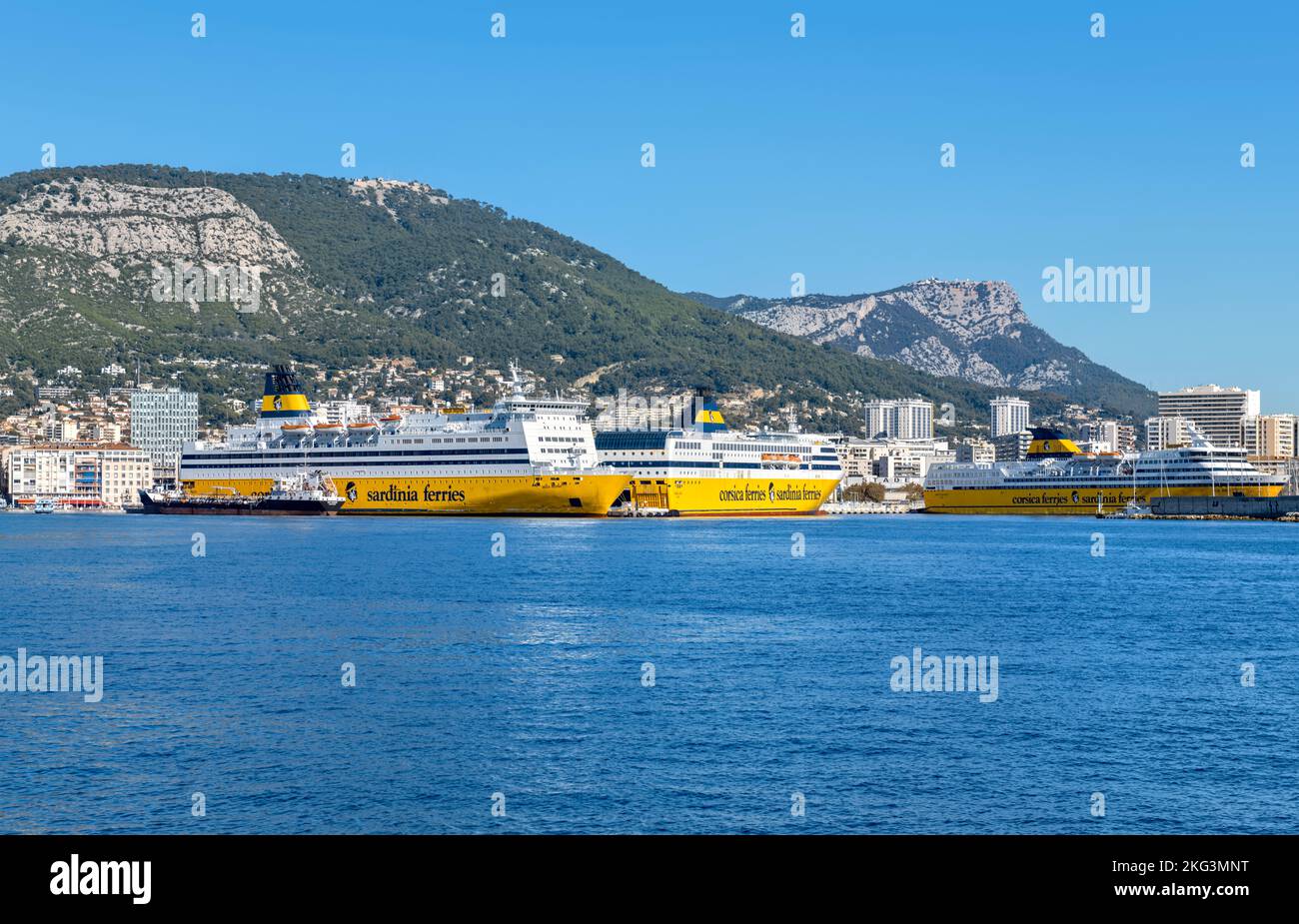 Corsica Sardina traghetti passeggeri e merci Porto di Tolone, Francia, novembre 2022 Foto Stock