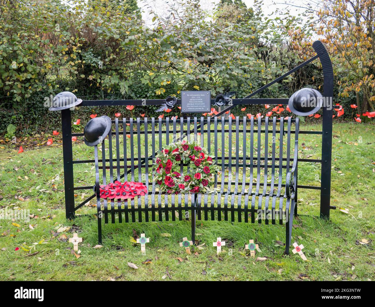 DOWLAND VILLAGE, DEVON, INGHILTERRA - 16th 2022 NOVEMBRE: Memoriale fuori dalla chiesa di un piccolo villaggio a metà Devon, Regno Unito. Foto Stock