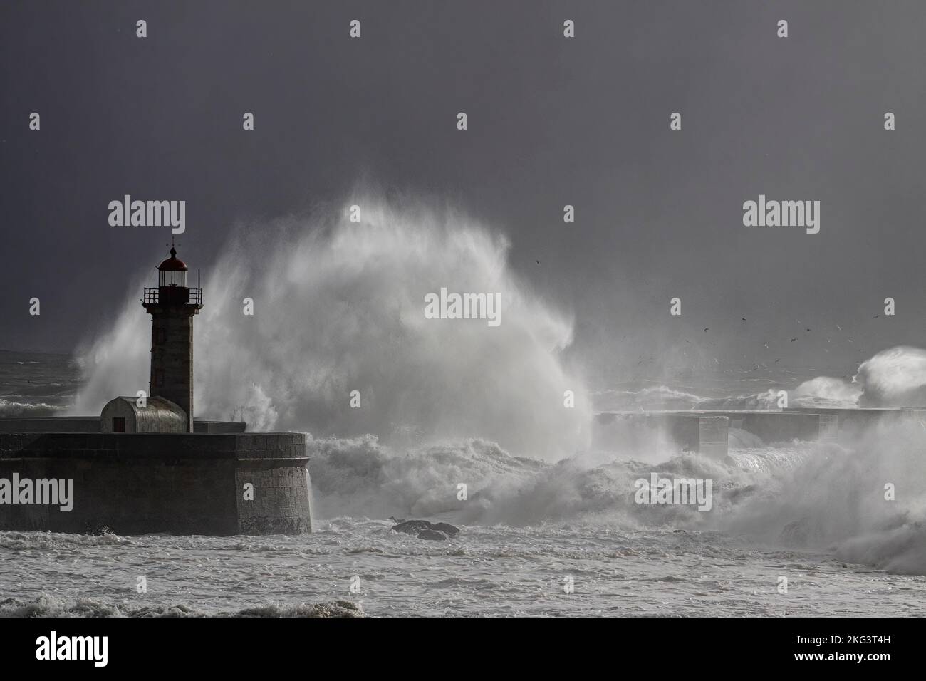 Tempesta alla foce del fiume Douro Foto Stock
