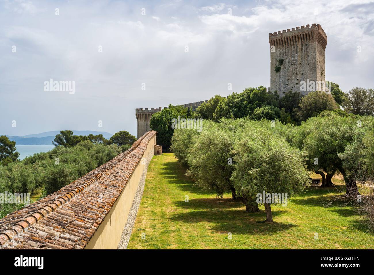 Passaggio coperto che conduce alla Rocca del Leone nel centro storico di Castiglione del Lago, provincia di Perugia, Umbria, Italia Foto Stock