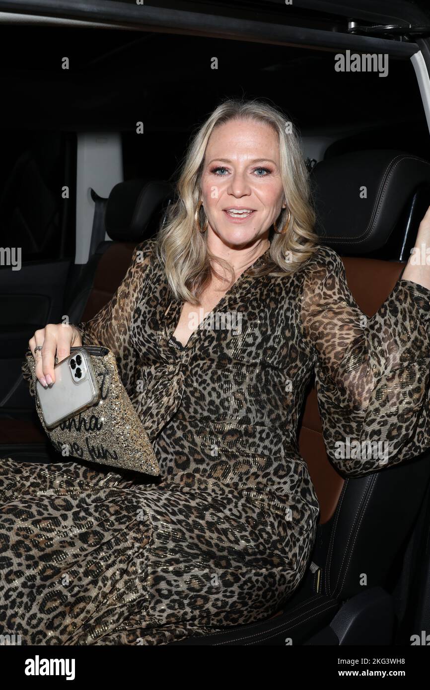 Kellie Bright parte dall'annuale TV Choice Awards all'Hilton Hotel di Londra. Foto Stock