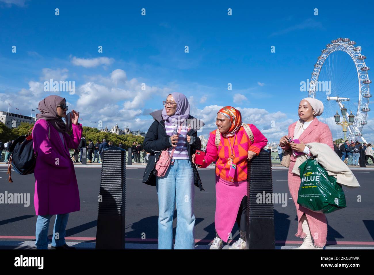 Ragazze musulmane malesi turisti a Londra Foto Stock