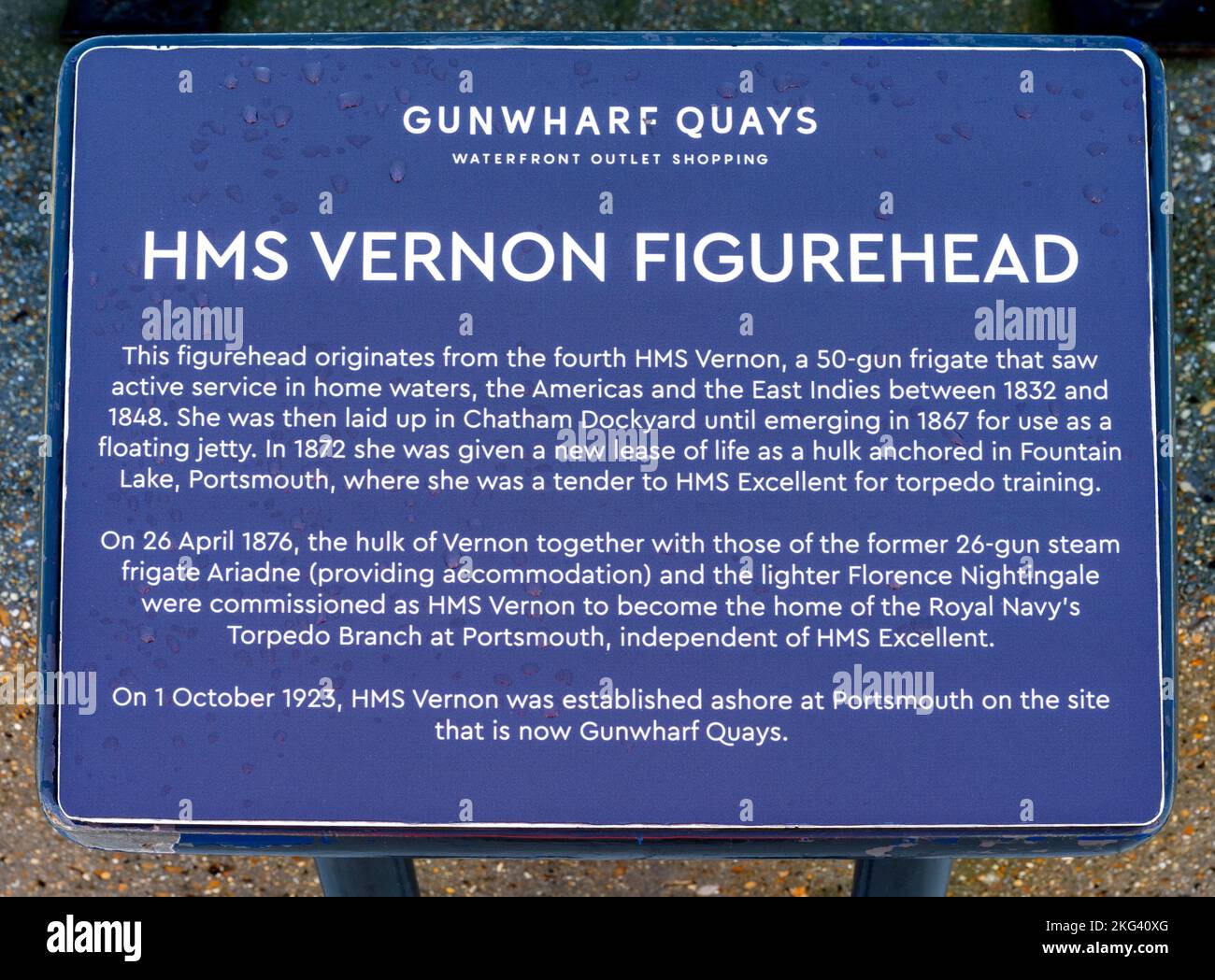 Patrimonio turistico informazioni bordo su HMS Vernon figurehead, Gunwharf Quays, Portsmouth, Hampshire, Inghilterra, REGNO UNITO Foto Stock