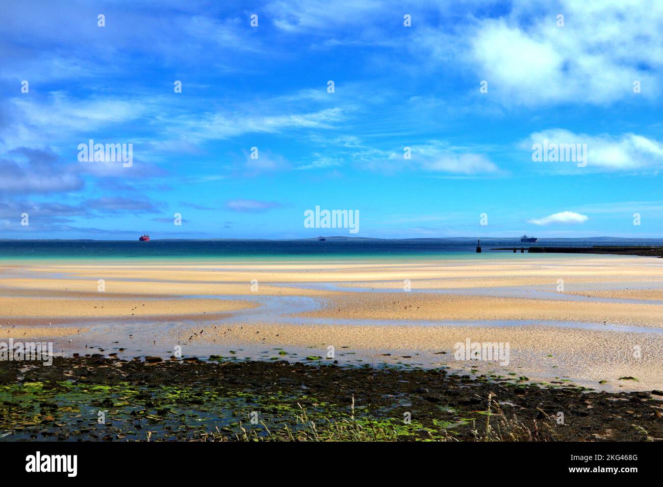 Swanbister Bay sulle Orcadi con la bassa marea. Foto Stock