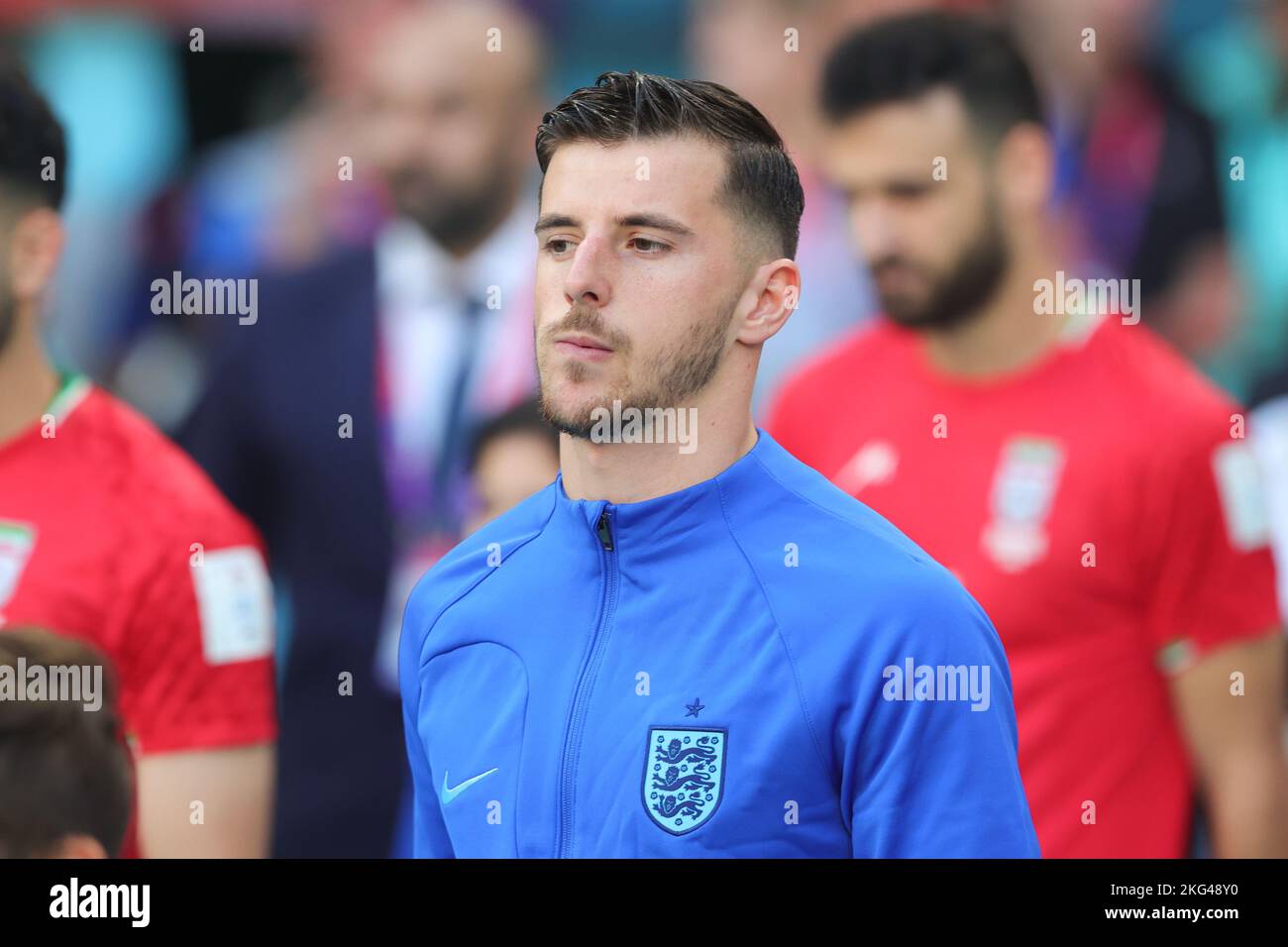 Doha, Qatar. 21st Nov 2022. Mason Mount of England entra nel campo di gioco durante la partita della Coppa del mondo FIFA Qatar 2022 tra Inghilterra e Iran al Khalifa International Stadium di Doha, Qatar, il 21 novembre 2022. Foto di Peter Dovgan. Solo per uso editoriale, licenza richiesta per uso commerciale. Non è utilizzabile nelle scommesse, nei giochi o nelle pubblicazioni di un singolo club/campionato/giocatore. Credit: UK Sports Pics Ltd/Alamy Live News Foto Stock