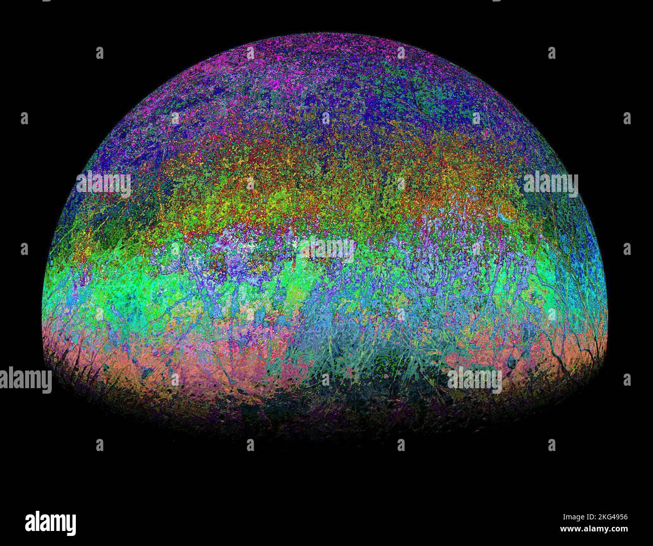 Un'immagine JunoCam di Europa, catturata il 29 settembre 2022, è stata elaborata dai cittadini scienziati per creare una vista stilizzata chiamata Fall Colors of Europa. L'immagine mostra le trame della superficie, le creste e le variazioni nella colorazione del ghiaccio, evidenziando i modelli geologici e aiutando lo studio scientifico della luna di Giove. Foto Stock