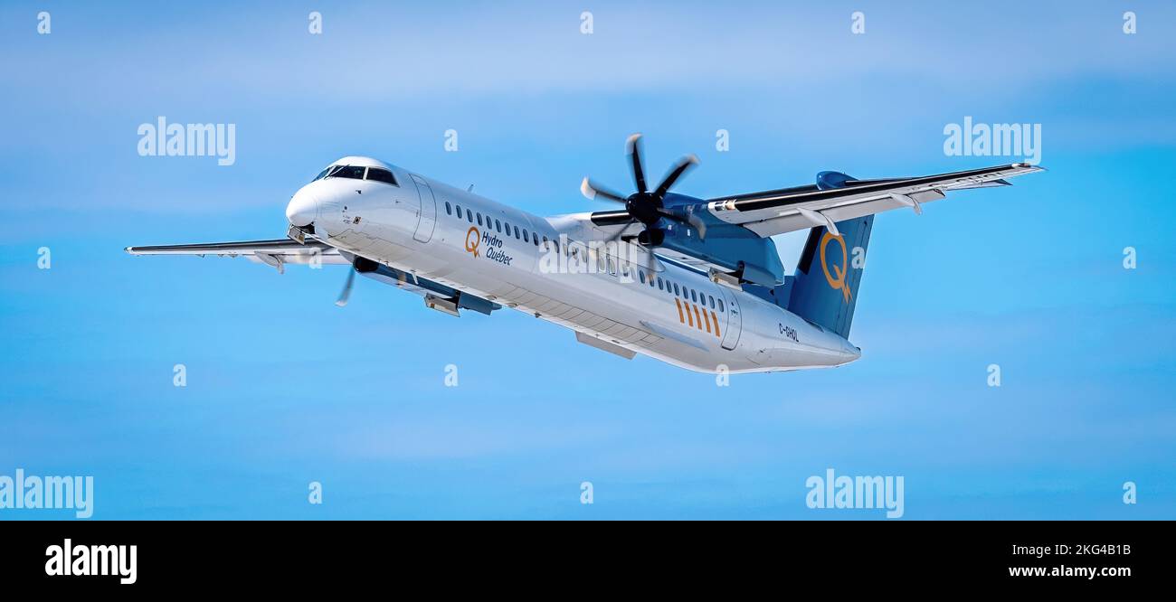 Radisson, Quebec, Canada, 2022-04-28, Hydro-Quebec aereo, De Havilland Dash 8, in volo su cielo azzurro soleggiato Foto Stock Radisson, Quebec, Canada, 2022-04-28, Hydro-Quebec aereo, De Havilland Dash 8, in volo su cielo azzurro soleggiato Foto Stock