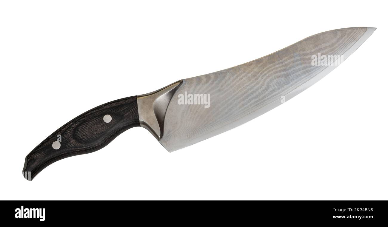 Ritagliate un coltello chef giapponese in acciaio damasco isolato con motivo ondulato dalla forgiatura del metallo Foto Stock