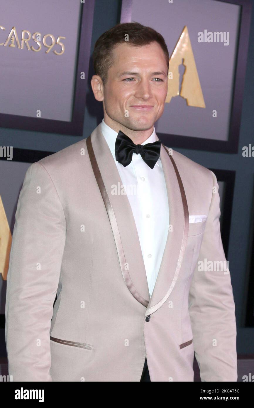 Taron Egerton al Arrivi per l'Accademia delle Arti e delle Scienze del movimento 13th Governatori Awards - parte 2, Fairmont Century Plaza Hotel, Los Angeles, CA 19 novembre 2022. Foto di: Collezione Priscilla Grant/Everett Foto Stock