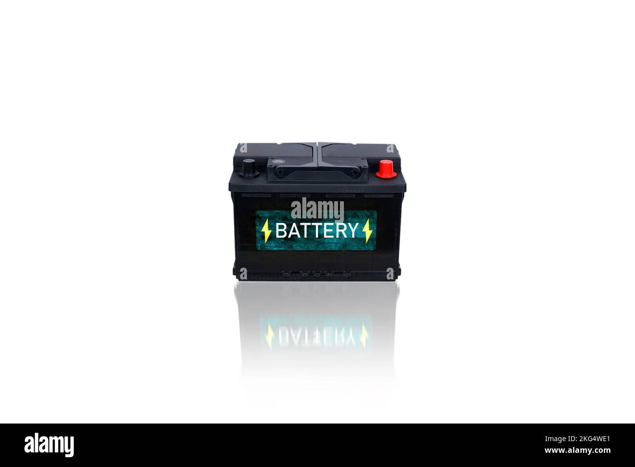 Batteria per auto sigillata esente da manutenzione SMF, oggetto isolato su sfondo bianco con percorso di ritaglio Foto Stock
