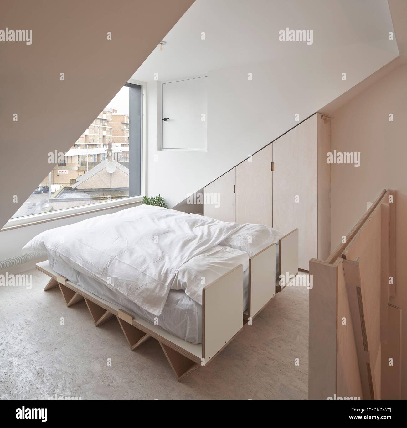 Camera da letto. LA REGINA DI CATFORD, Londra, Regno Unito. Architetto: Tsuruta Architects, 2021. Foto Stock
