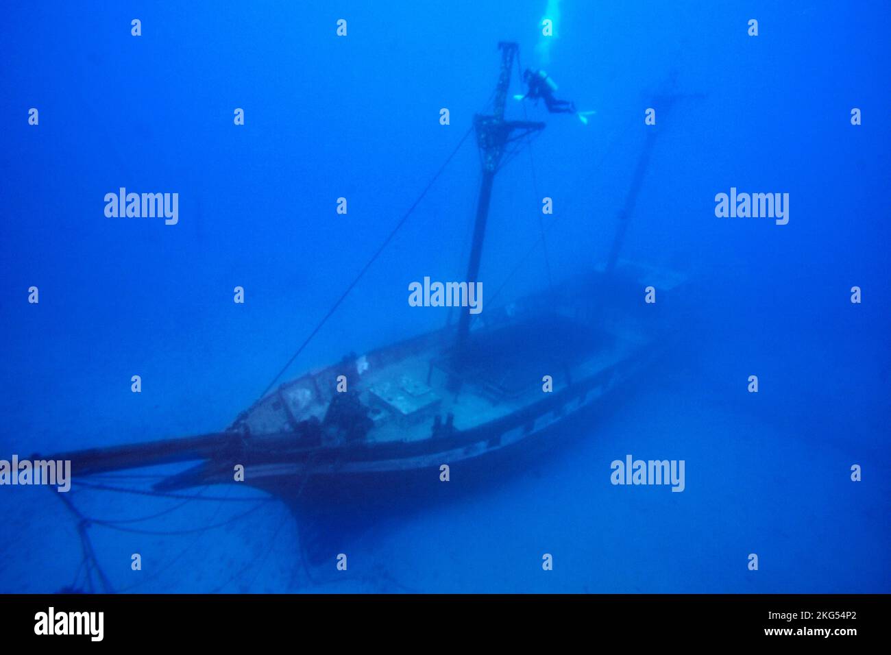 Il Cartaginiano, un punto di riferimento di Lahaina, è stato affondato come una barriera corallina artificiale al largo di Lahaina, Maui, Hawaii nel dicembre 2005. Questa immagine è stata scattata in 2006 mentre il Foto Stock