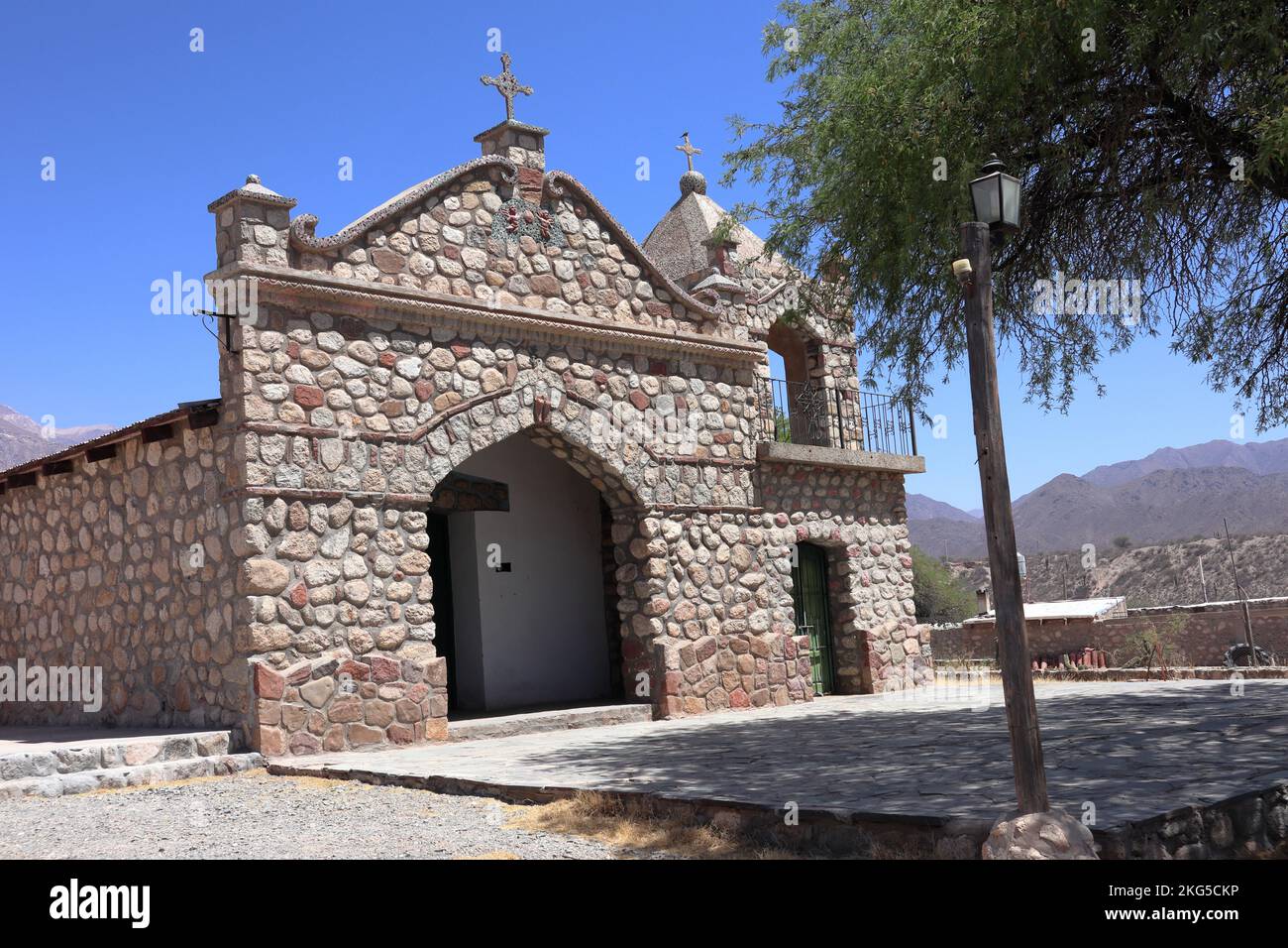 Antica chiesa in pietra tra Cachi e Seclantas, Provincia di Salta , Argentina Foto Stock