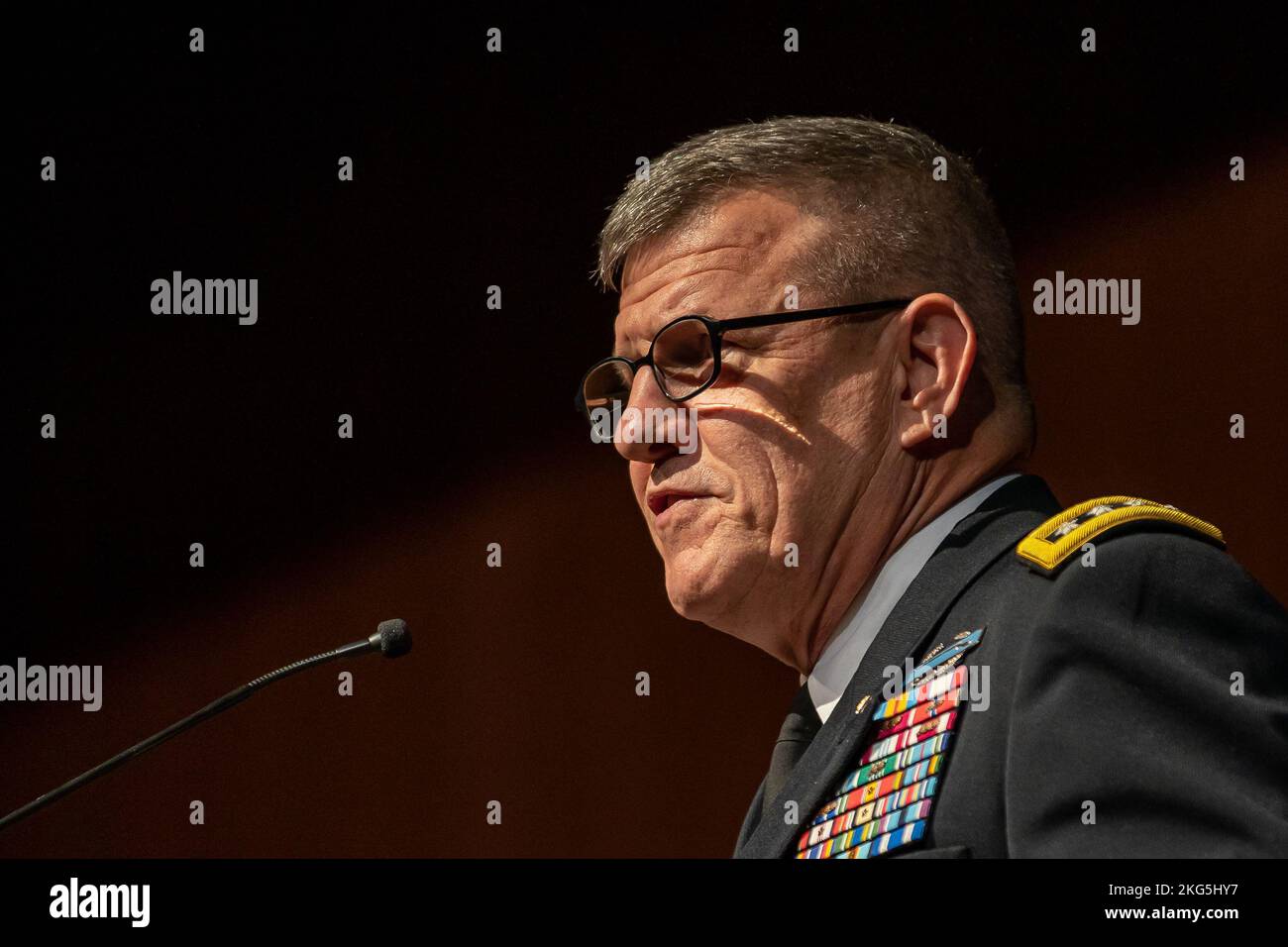 Raney accetta la posizione di comandante generale per il comando del futuro dell'esercito il 4th ottobre 2022 ad Austin, TX (US Army Photo by Patrick Hunter) Foto Stock