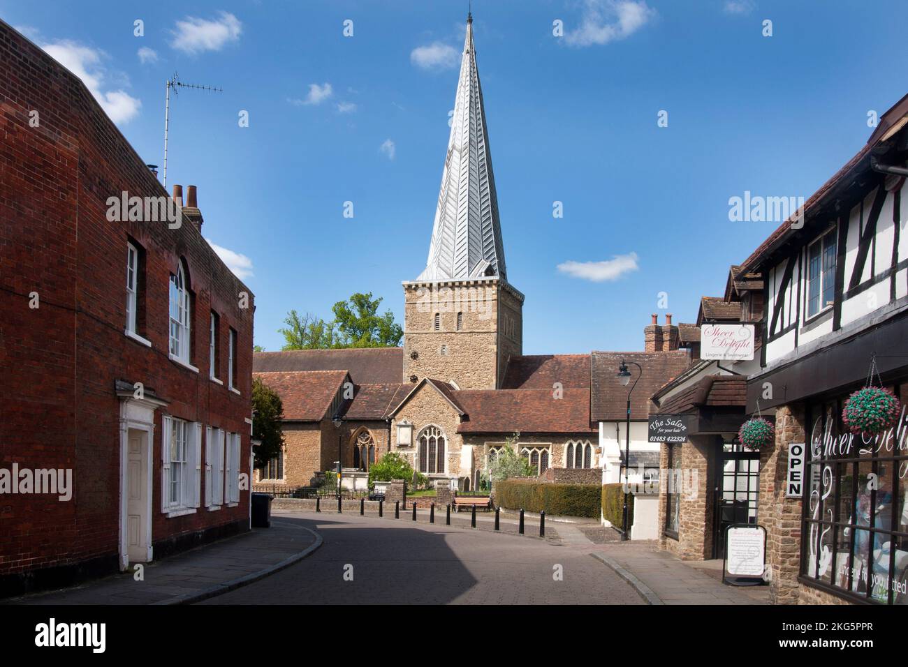 Chiesa di San Pietro e Paolo, Godalming, nr Guildford Surrey, C1100, costruita sul sito di una chiesa anglosassone, Inghilterra Foto Stock