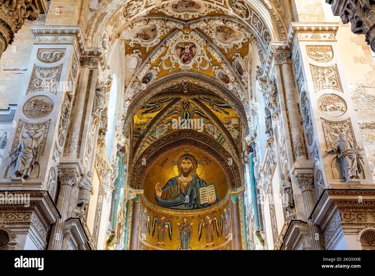 L'interno della Cattedrale di Cefalù, Cefalù, Sicilia, Italia. Foto Stock