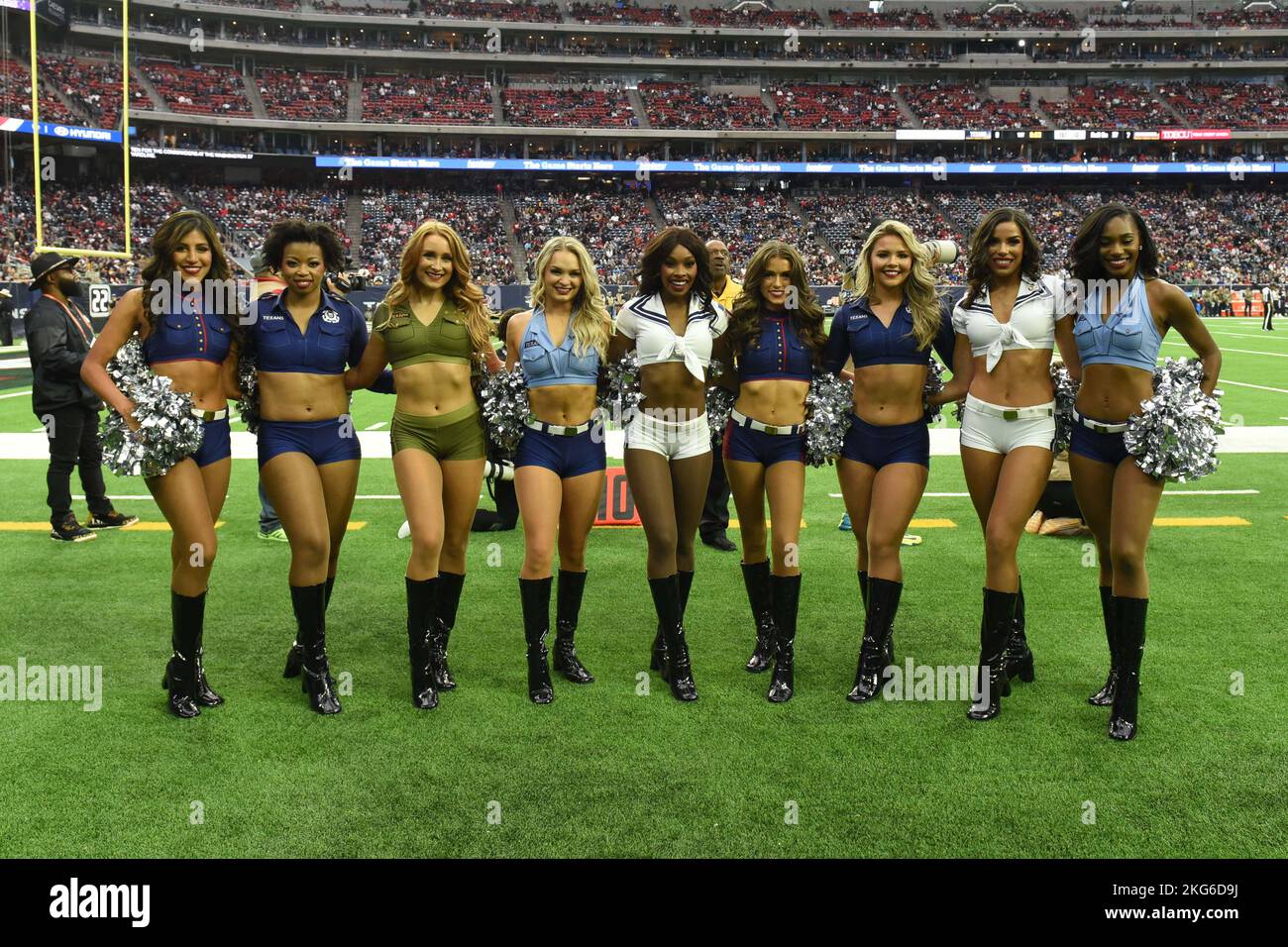 Houston Texans Cheerleaders durante la NFL Football Game tra i Washington Commanders e gli Houston Texans domenica 20 novembre 2022, all'NRG Foto Stock