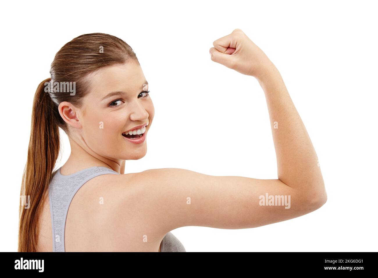 Guardare bene non si pensa. Una ragazza adolescente che controlla i suoi muscoli del bicep dopo un workout. Foto Stock