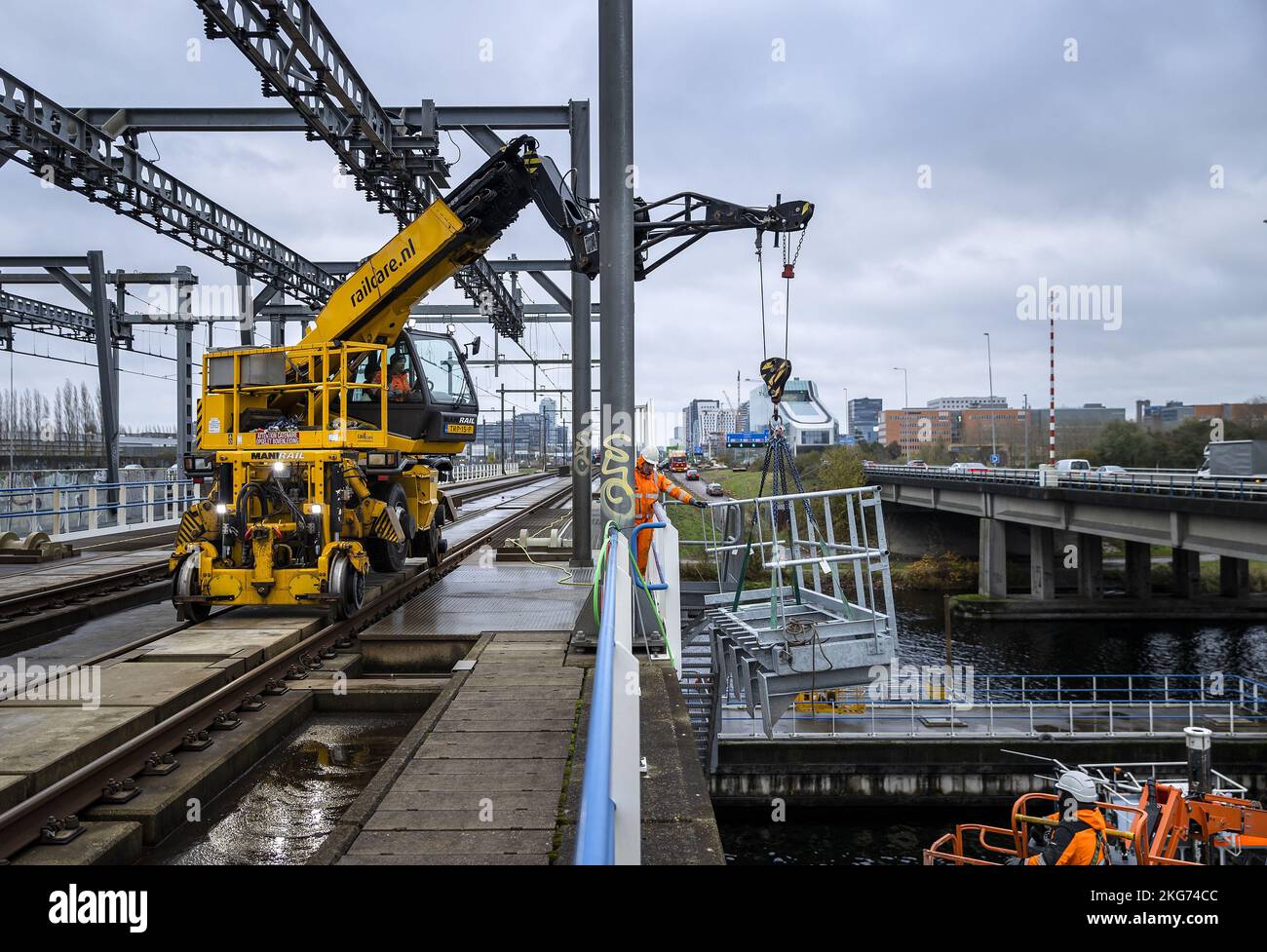 AMSTERDAM - lavori in pista sul ponte Schinkel. A causa dei lavori ferroviari, non è possibile il traffico ferroviario intorno ad Amsterdam Sud e un numero inferiore di treni corre intorno all'aeroporto di Schiphol. ANP REMKO DE WAAL olanda fuori - belgio fuori Foto Stock