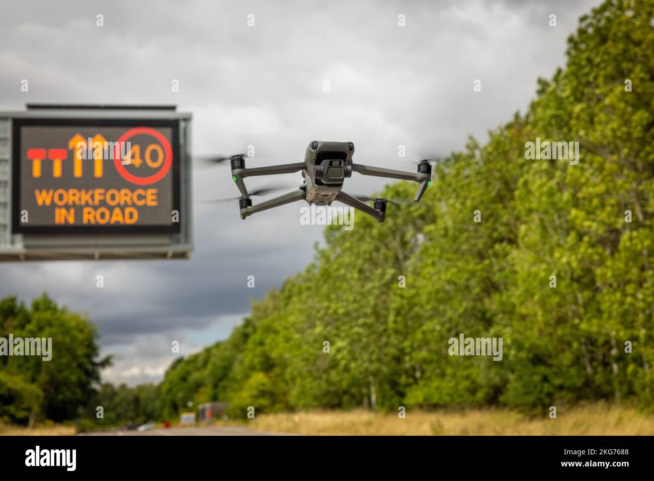 Drone che lavora su un concetto di autostrada Foto Stock