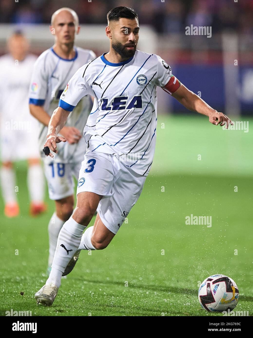 Ruben Duarte di Deportivo Alaves durante la Smartbank di LaLiga allo Stadio di Anduva il 20 novembre 2022, a Eibar, Spagna. Foto Stock