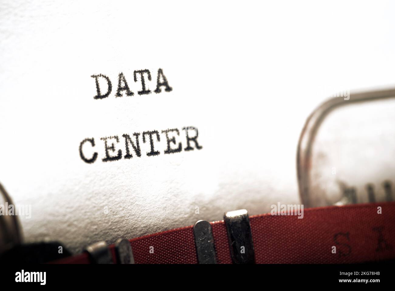Frase del data center scritta con una macchina da scrivere. Foto Stock