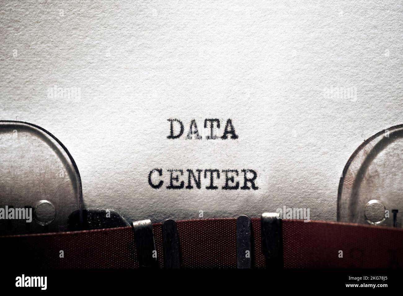 Frase del data center scritta con una macchina da scrivere. Foto Stock