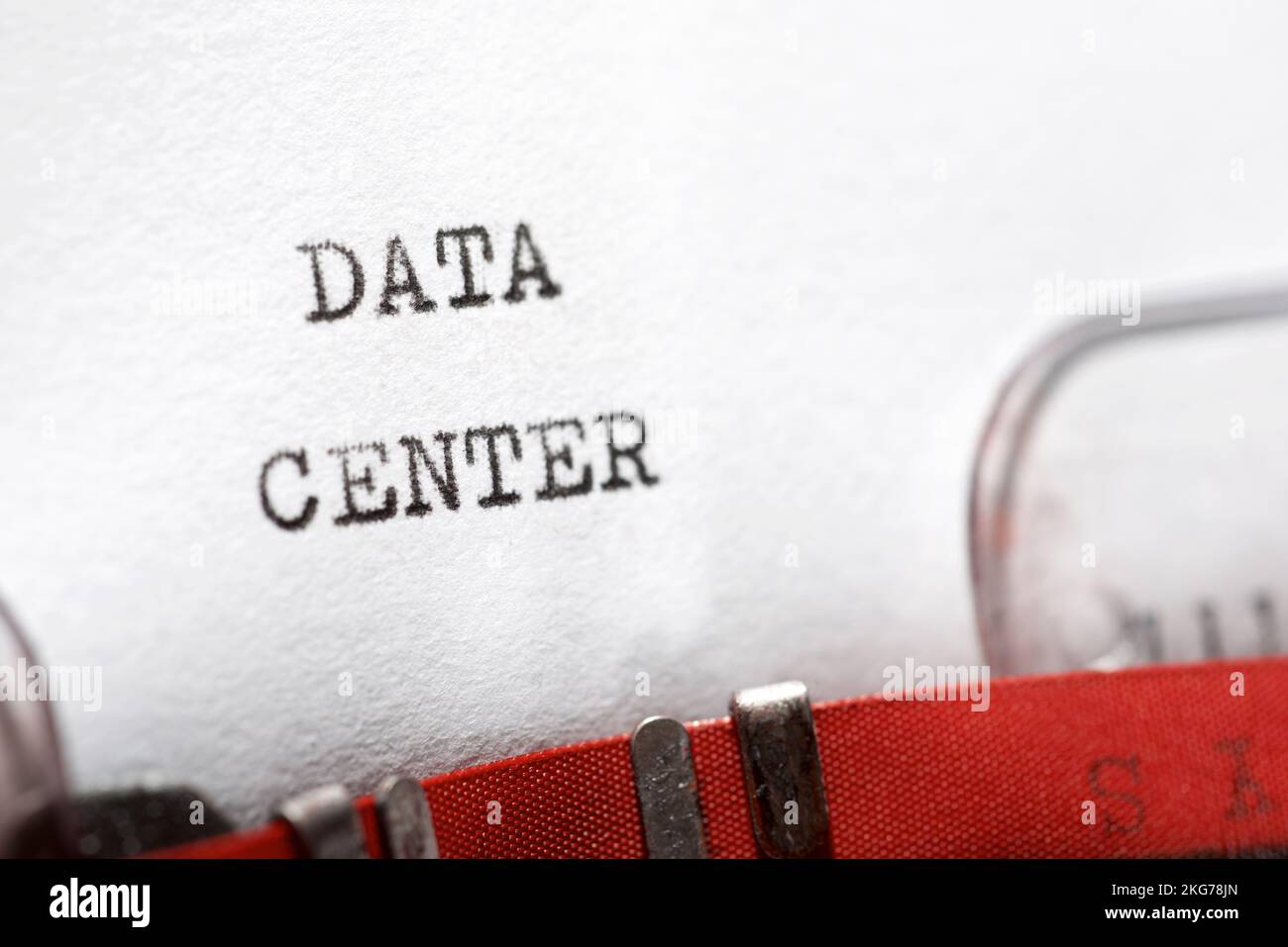 Frase del data center scritta con una macchina da scrivere. Foto Stock