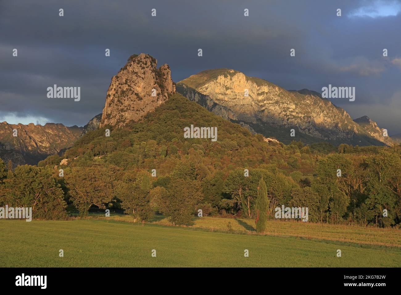 Francia, Drôme, Saou, il Synclinal, la roccia di Eurre il Pomerolle e la foresta classificati natura 2000 Foto Stock