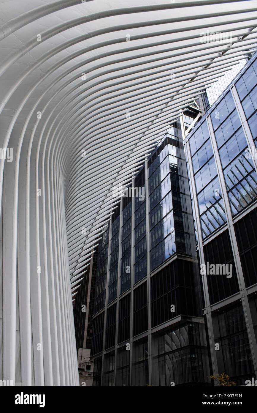 Immagine in scala di grigi di una parte dell'edificio One World Trade Center Foto Stock