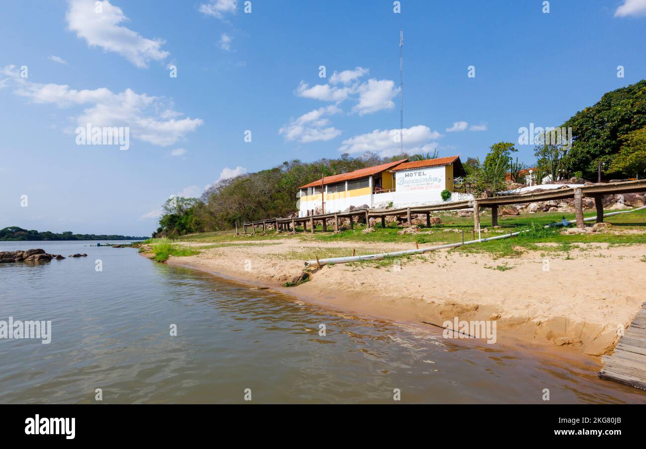 Esterno dell'Hotel Baiazinha sul fiume Paraguay presso la Riserva ecologica Taiama, zona Rural, Cáceres, Pantanal nord, Mato Grosso, Brasile Foto Stock