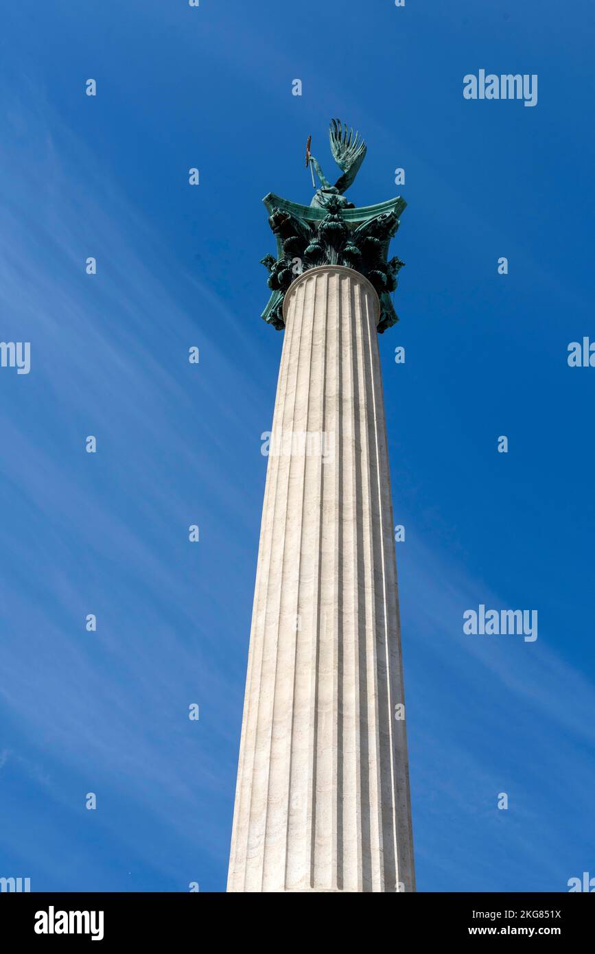 Una giornata di sole in Piazza degli Eroi a Budapest Ungheria Europa UE Foto Stock